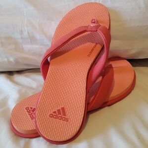 Adidas/cloudfoam/orange flip flops/summer activewear/two tone orange sandal/sz.6
